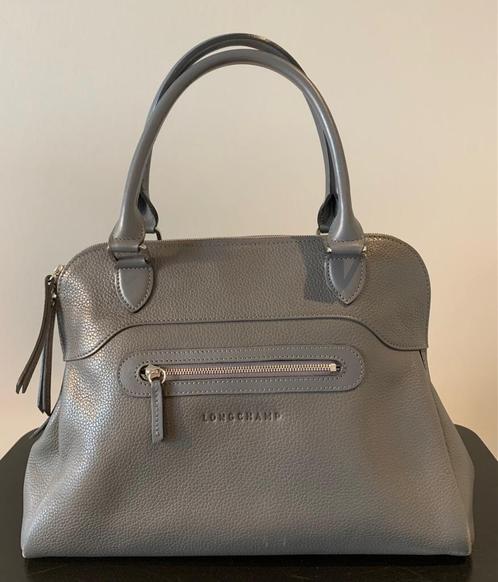 Handtas grijs leder Longchamp met draagriem schoudertas, Handtassen en Accessoires, Tassen | Damestassen, Gebruikt, Handtas, Grijs