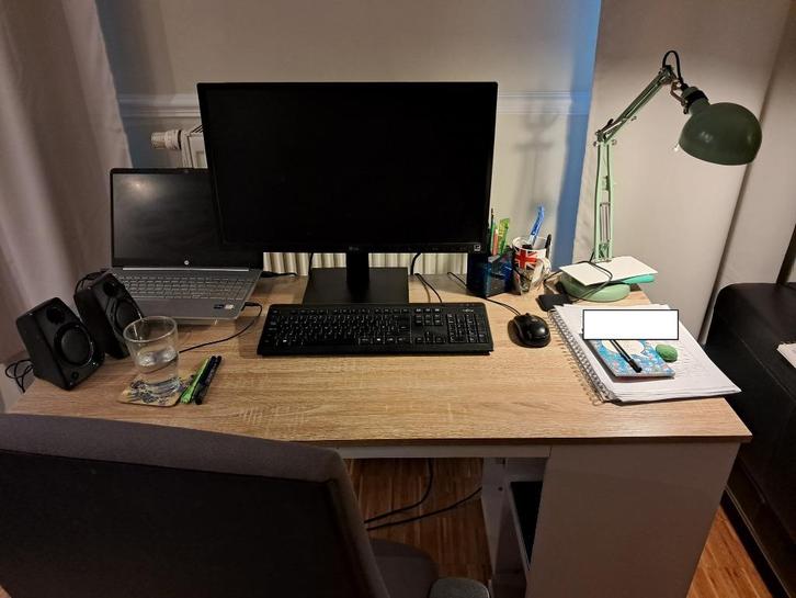 Desk – Excellent Condition - FREE for pick up - ASAP, Huis en Inrichting, Bureaus, Ophalen