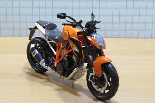 KTM 1290 Super Duke R 1:12 57653, Hobby en Vrije tijd, Modelauto's | 1:5 tot 1:12, Nieuw, Motor, 1:9 t/m 1:12, Verzenden