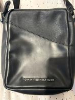 Zwarte schoudertas Tommy Hilfinger, Handtassen en Accessoires, Tassen | Schoudertassen, Ophalen, Gebruikt