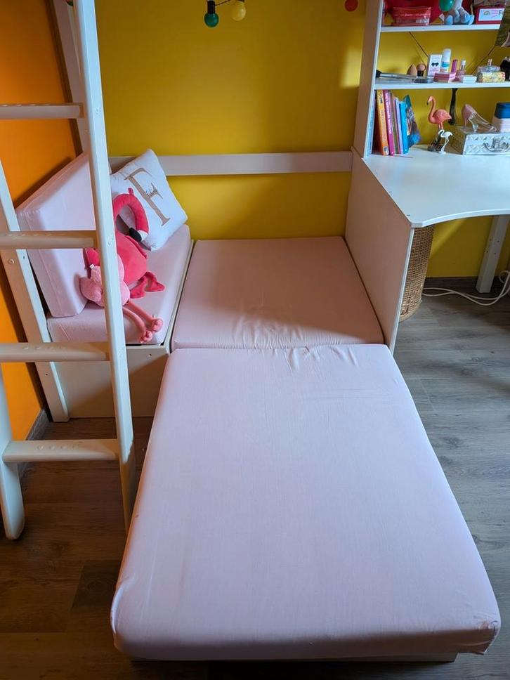 Hoogslaper met bureau en zithoek onder., Kinderen en Baby's, Kinderkamer | Bedden, Gebruikt, Lattenbodem, Matras, Ophalen