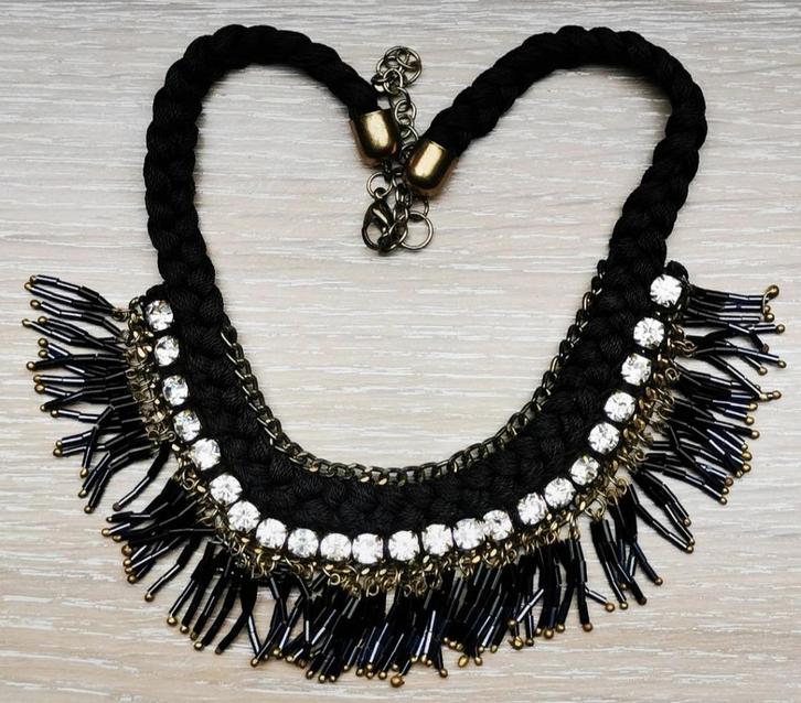 Prachtige halsketting handgemaakt, Handtassen en Accessoires, Kettingen, Nieuw, Overige materialen, Zwart, Met strass, Ophalen of Verzenden