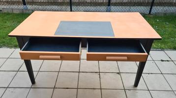 Bureau  beschikbaar voor biedingen