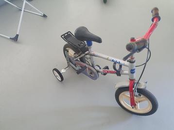 Kleuterfiets met afneembare hulpwielletjes beschikbaar voor biedingen