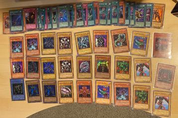Ensemble de carte Yu-Gi-Oh en excellent état (+/- 200) beschikbaar voor biedingen