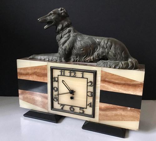 Prachtige art deco klok met hond liggend, Antiek en Kunst, Antiek | Klokken, Ophalen