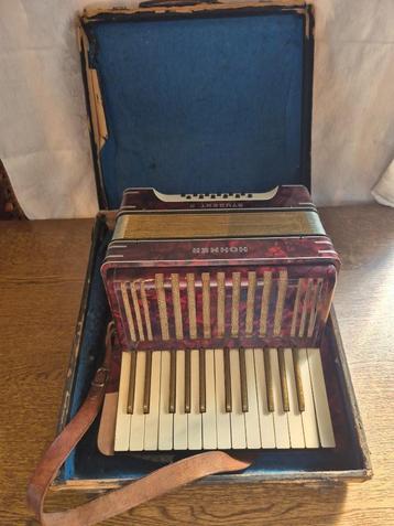 Vintage Hohner accordeon  beschikbaar voor biedingen