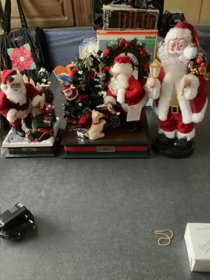 lot kerstdecoratie 4 kerstmannen + 66 kerstballen, Diversen, Kerst, Zo goed als nieuw, Ophalen of Verzenden