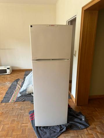 Réfrigérateur combine congélateur bosch en bonne état 160cm