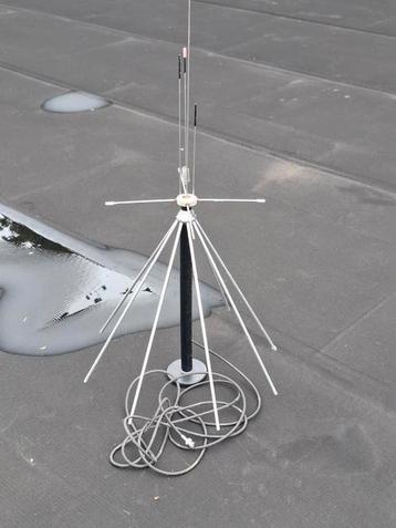 Breedband antenne voor radioscanner beschikbaar voor biedingen