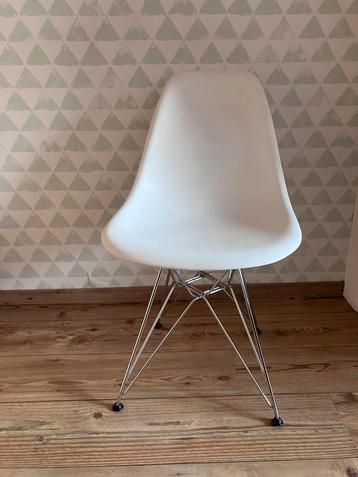Vitra - Eames - Dsr stoel, Huis en Inrichting, Ophalen, Zo goed als nieuw, Wit