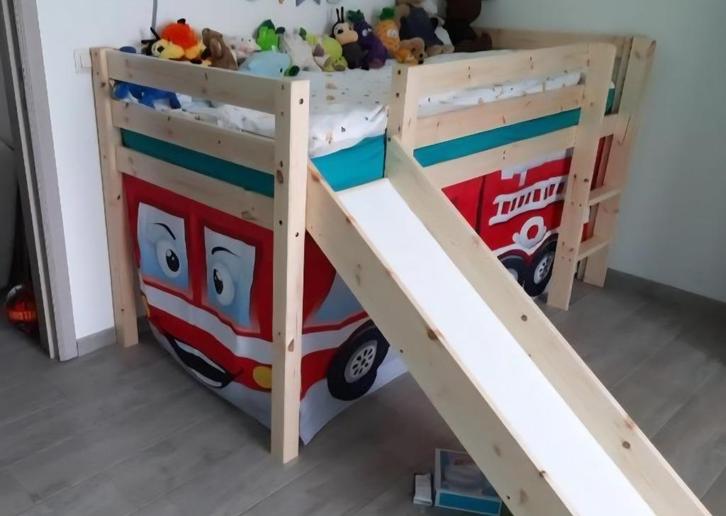 Halfhoogslaper met glijbaan Astrid met bedtent Fire Truck -, Kinderen en Baby's, Kinderkamer | Stapelbedden en Hoogslapers, Zo goed als nieuw