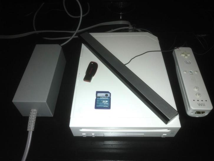 Wii spelcomputer compleet met 20 geïnstalleerde games, Games en Spelcomputers, Spelcomputers | Nintendo Wii, Zo goed als nieuw