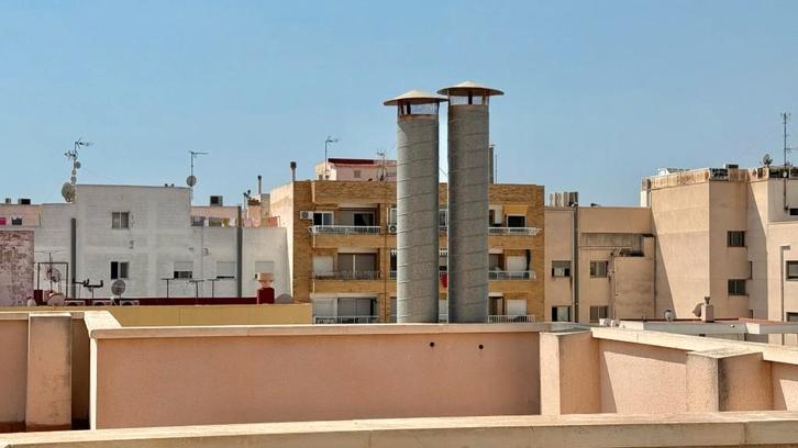 Groot bedrijfspand nabij de boulevard Torrevieja., Immo, Étranger, Espagne, Autres types, Ville