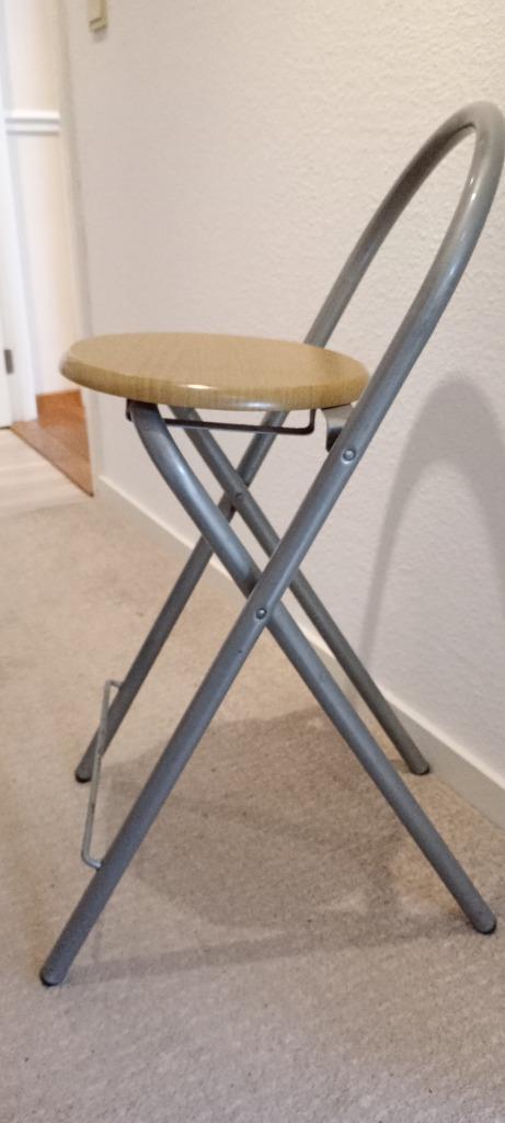 inklapbare barkruk- geschikt voor keuken, Huis en Inrichting, Barkrukken, Zo goed als nieuw, 90 cm of meer, Hout, Metaal, 2 krukken