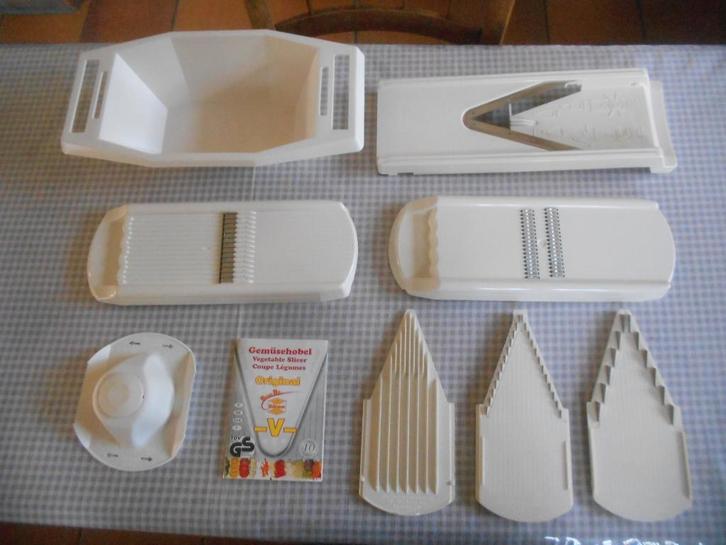 Râpe - mandoline BORNER + 2 râpes Borner. RRRR, Maison & Meubles, Cuisine | Ustensiles de cuisine, Enlèvement ou Envoi