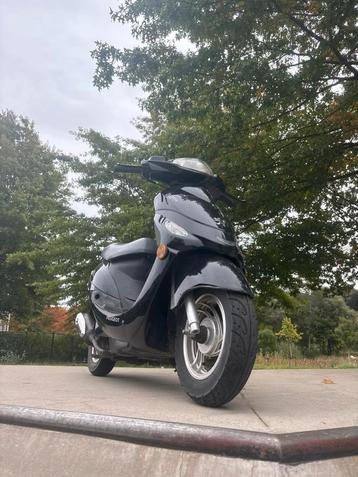 Peugeot v clic beschikbaar voor biedingen