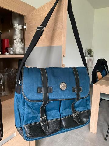 Boekentas Laurent David blauw beschikbaar voor biedingen