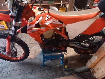 Beta 300rr 2t 3000km nieuwe wielen en volledig in onderhoud  beschikbaar voor biedingen