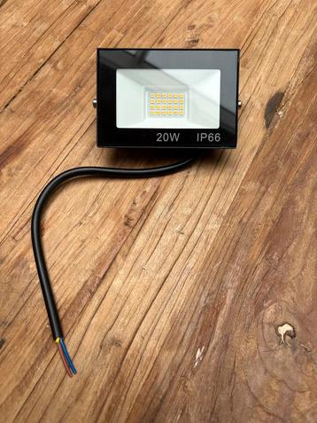 Led spot 20 watt 4 stuks beschikbaar voor biedingen