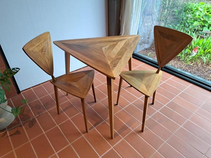 Hookl und Stool bistrotafel en 2 stoelen, Maison & Meubles, Tables | Tables à manger, Comme neuf, 50 à 100 cm, 50 à 100 cm, Trois personnes