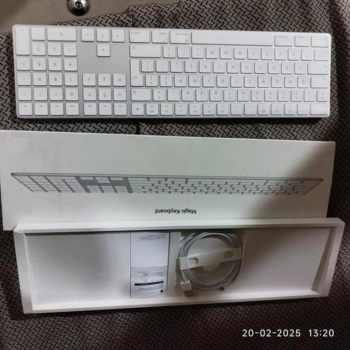 Apple magic keyboard met numeriek. Nooit gebruikt., Computers en Software, Toetsenborden, Zo goed als nieuw, Qwerty, Draadloos