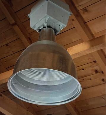 Industriele lampen beschikbaar voor biedingen
