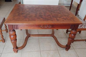 Antieke jaar 1906 massief ingelegde eiken tafel + 6 stoelen beschikbaar voor biedingen