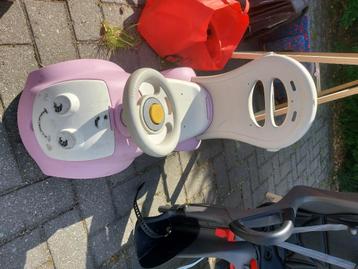 Loopauto meisje beschikbaar voor biedingen