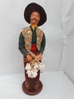 Santon de Provence. figurine représentant un homme au regard, Enlèvement ou Envoi