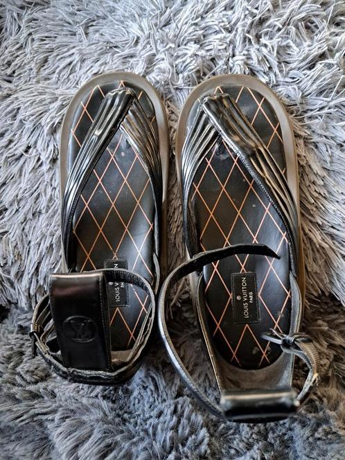 Louis vuitton desert dream zwart geta teenslippers sandalen, Kleding | Dames, Schoenen, Gedragen, Sandalen of Muiltjes, Zwart