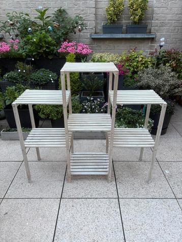 Houten rekje. beschikbaar voor biedingen