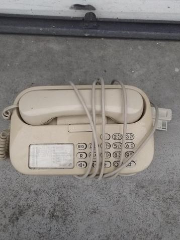 Zeer vintage vaste telefoon beschikbaar voor biedingen