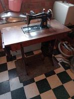 Naaimachine op tafel in werkende staat, Antiek en Kunst, Antiek | Naaimachines, Ophalen