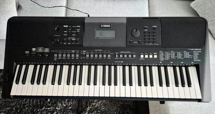 Yamaha psr-e463, Muziek en Instrumenten, Keyboards, Zo goed als nieuw, 61 toetsen, Yamaha, Aanslaggevoelig, Met standaard, Midi-aansluiting
