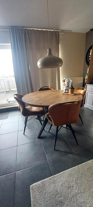 Ronde tafel  met kruispoot 130 cm diameter beschikbaar voor biedingen