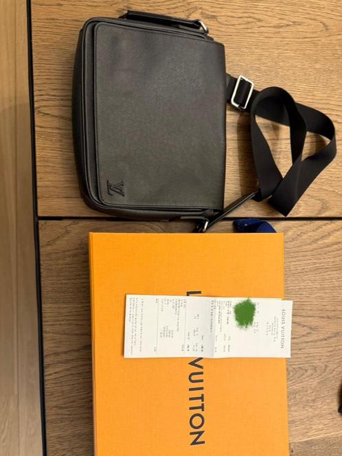 Louis Vuitton - District PM tas - M30850, Handtassen en Accessoires, Tassen | Rugtassen, Nieuw, Overige merken, Ophalen
