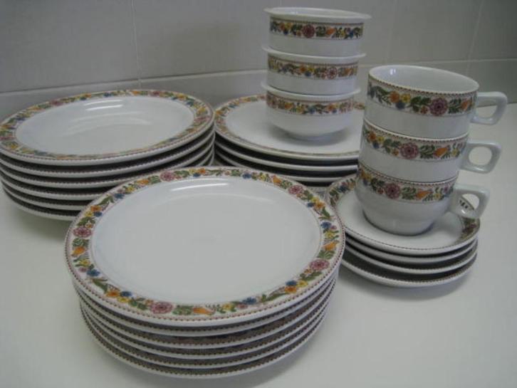 Vintage servies, wit met bloemen. 25 stuks. Mitterteich, Huis en Inrichting, Keuken | Servies, Bord(en), Ophalen