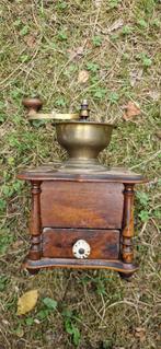 koffiemolen met porseleinen knop, Ophalen