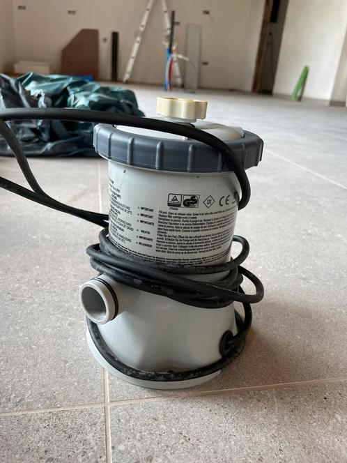 Intex filterpomp ht30220(gratis zwembad), Tuin en Terras, Zwembad-toebehoren, Gebruikt, Zwembadpomp, Ophalen of Verzenden
