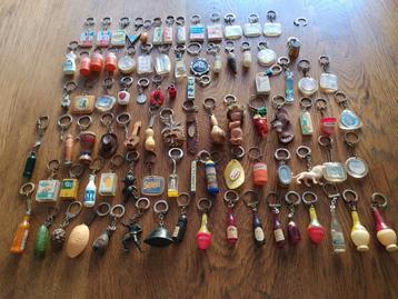 Lot van 86 stuks vintage sleutelhangers beschikbaar voor biedingen