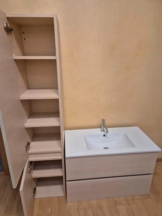 Wastafelkast met hoge kast en spiegelkast en kraan, Huis en Inrichting, Badkamer | Badkamermeubels, Zo goed als nieuw, Spiegelkast