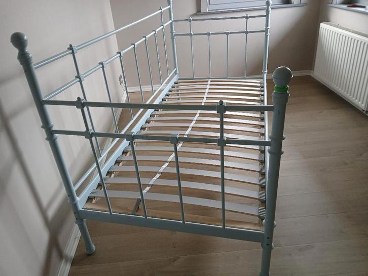 lit + sommier à lattes comme neuf, Enfants & Bébés, Chambre d'enfant | Lits, Comme neuf, Sommier à lattes, Enlèvement