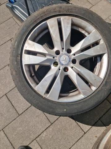 Mercedes E-Klasse velgen 17 inch + Pirelli banden 245/45 R17 beschikbaar voor biedingen