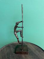 Antiek bronzen beeld ‘op weg naar de top’, Antiek en Kunst, Ophalen, Brons