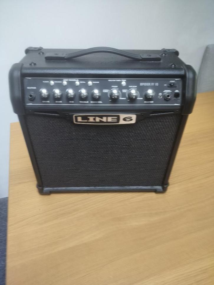 Line 6 Spider IV 15 watt versterker, Muziek en Instrumenten, Versterkers | Bas en Gitaar, Zo goed als nieuw, Gitaar, Minder dan 50 watt