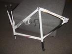 ALU FRAME B_TWIN, Ophalen