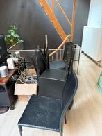 Leren stoelen, Ophalen