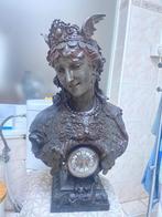 Buste Time is money ancienne, Ophalen