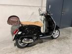 Vespa GTS300 vespa met bagagekoffer in prachtstaat, 300 cm³, Scooter, Entreprise, 12 à 35 kW